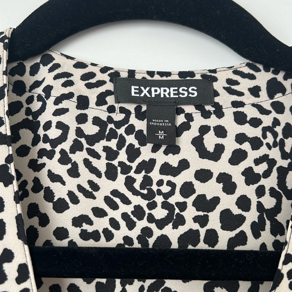 Express Blouse - Picture 2 of 4